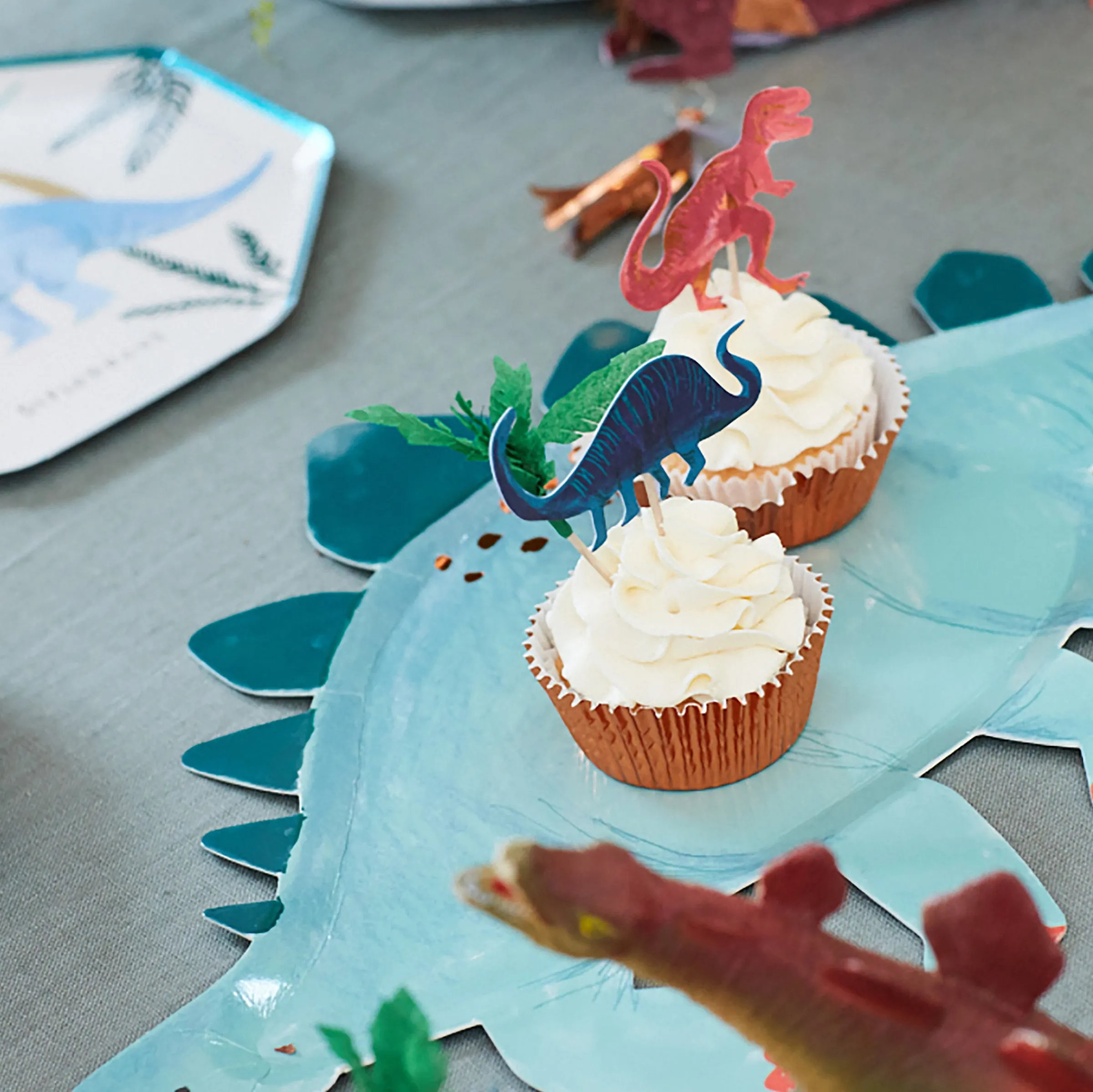 Dinosaur Kingdom Cupcake Kit (x 24 toppers)>Meri Meri Fashion