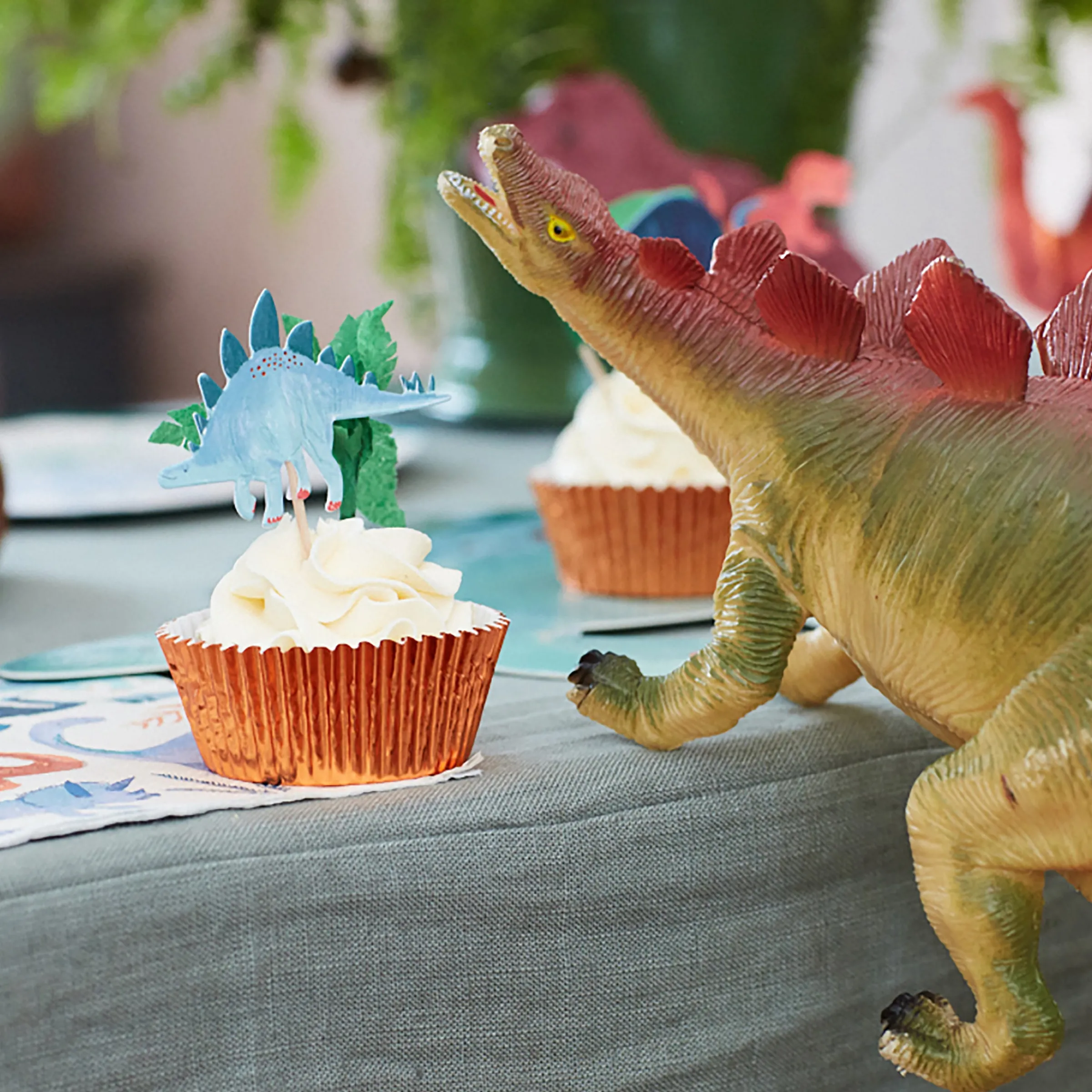 Dinosaur Kingdom Cupcake Kit (x 24 toppers)>Meri Meri Fashion