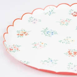 Ditsy Posy Scalloped Dinner Plates (x 8)>Meri Meri Fashion