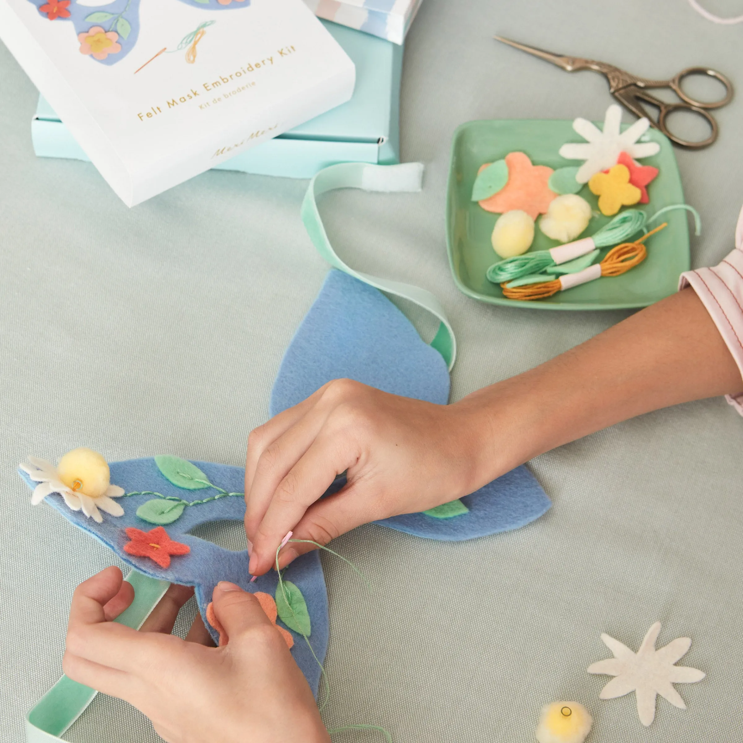 Flower Embroidery Butterfly Mask Kit>Meri Meri New
