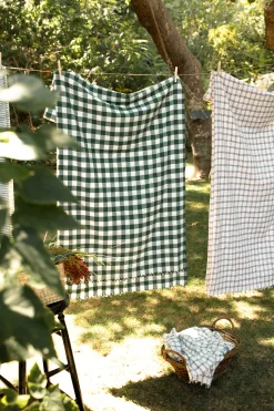 Gingham Hunter Tablecloth>Meri Meri Clearance