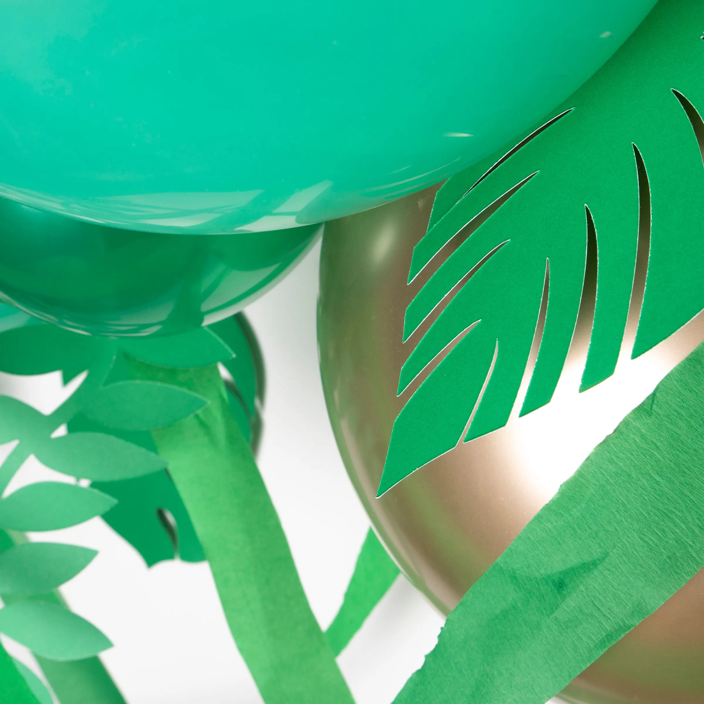 Leafy Green Balloon Arch (x 44 balloons)>Meri Meri Hot
