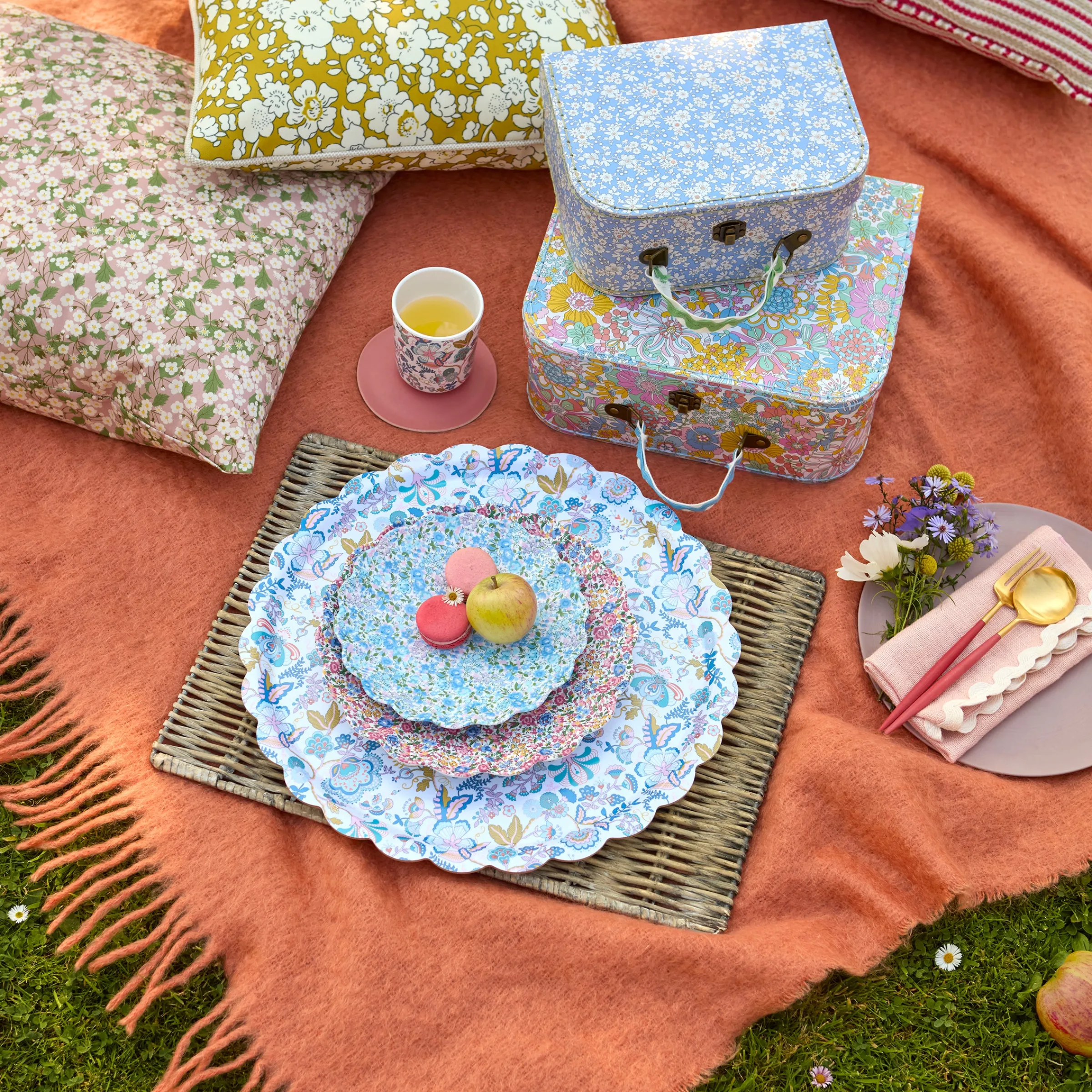 x Liberty Emma & Georgina Reusable Large Plate>Meri Meri Discount