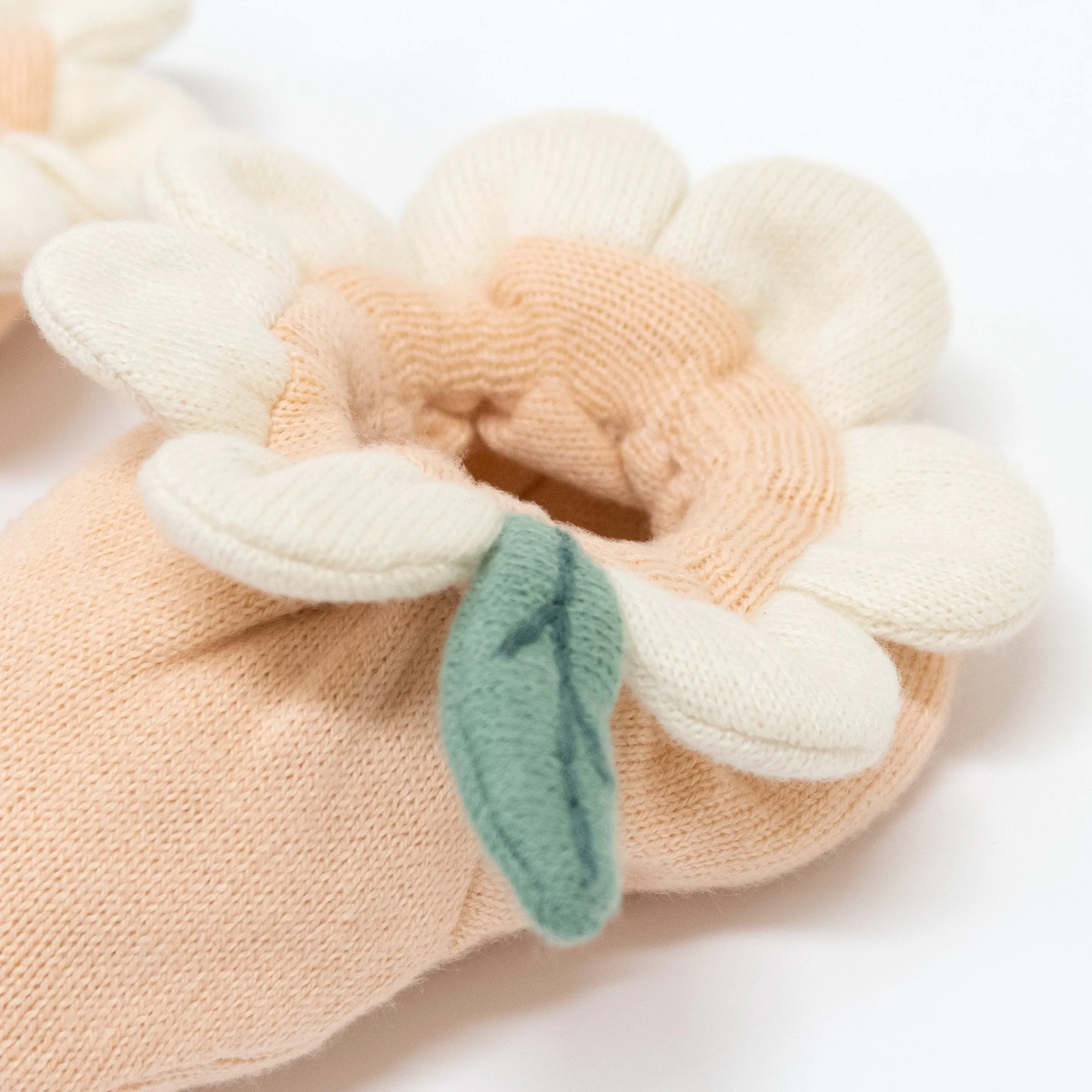 Peach Daisy Baby Booties>Meri Meri Fashion
