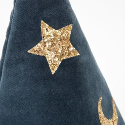 Pointed Blue Hat><noscript><img width=