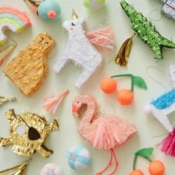 Unicorn Piñata Favor><noscript><img width=